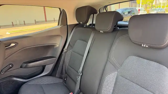 Renault Clio view 9