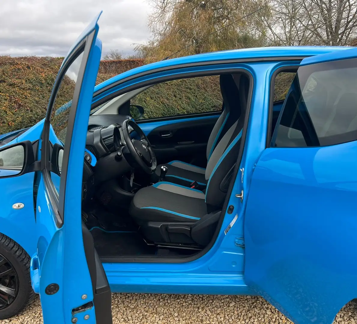 Toyota Aygo 1.0i VVT-i x-clusiv SPORT CARPLAY CLIM CAMERA LED Blauw - 2