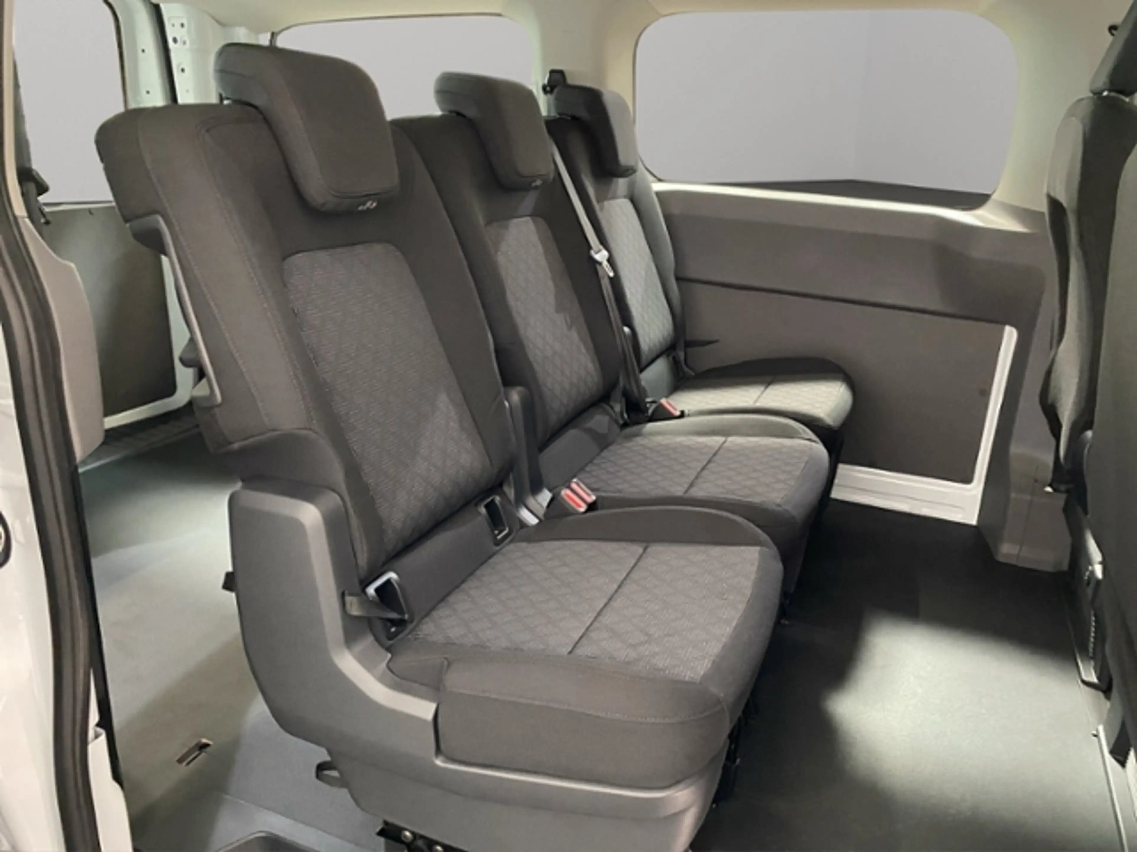 Volkswagen T7 Kombi T7 Transporter Kombi 2.0 TDI Automatik 6 SITZER — photo 9
