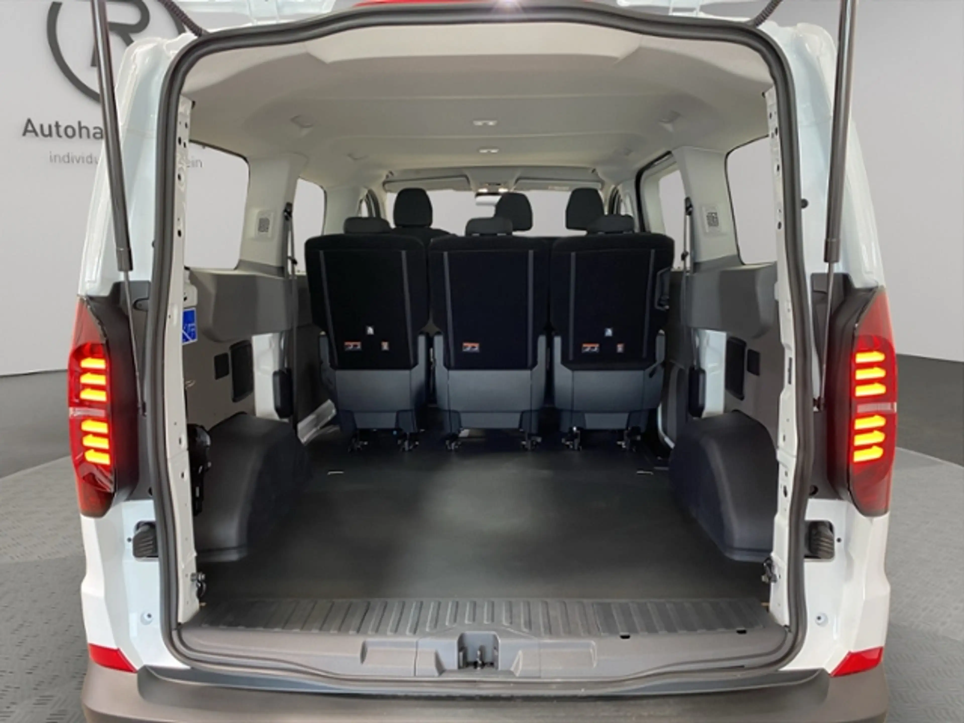 Volkswagen T7 Kombi T7 Transporter Kombi 2.0 TDI Automatik 6 SITZER — photo 10