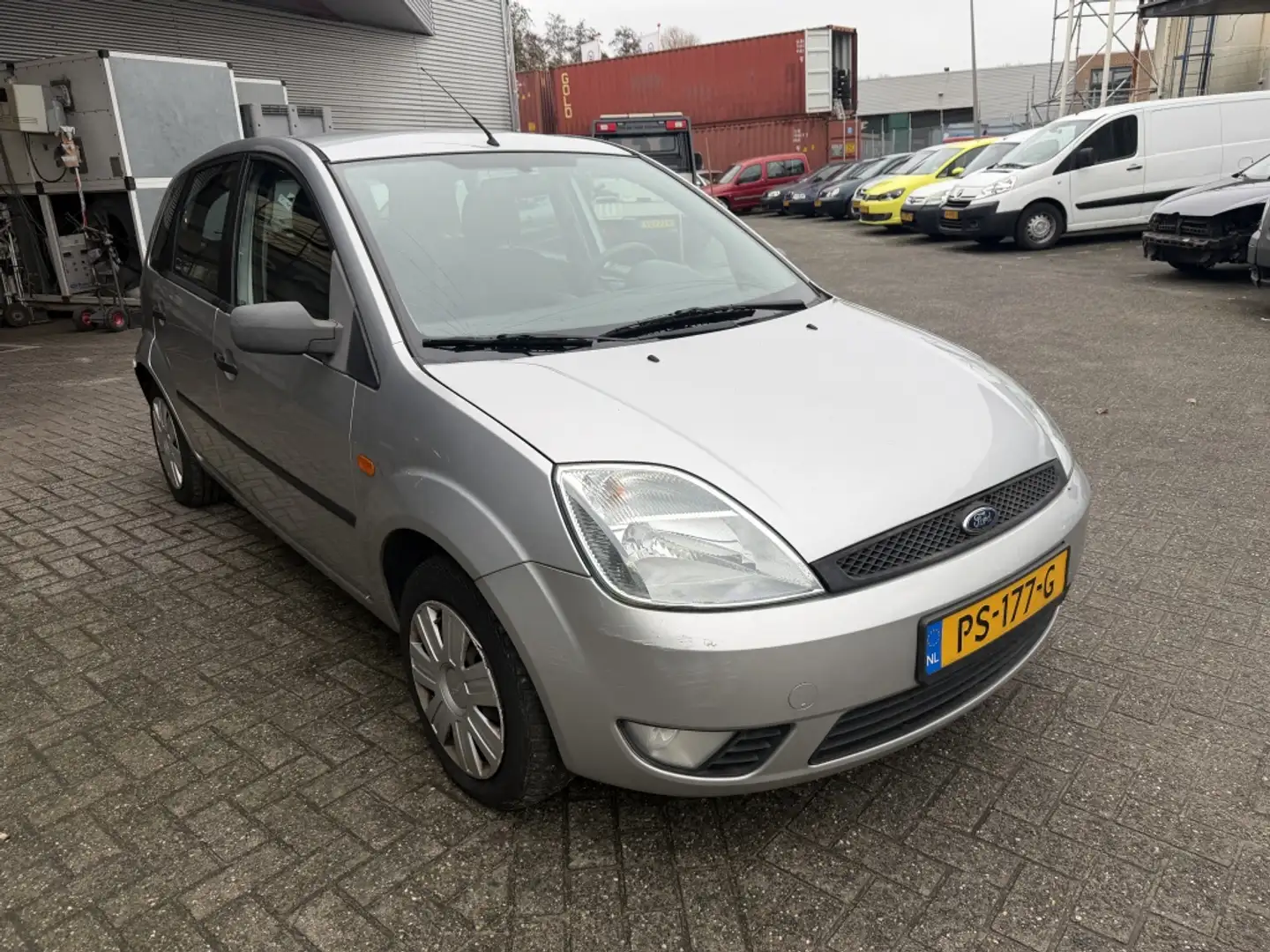 Ford Fiesta 1.4-16V Ambiente Grijs - 2