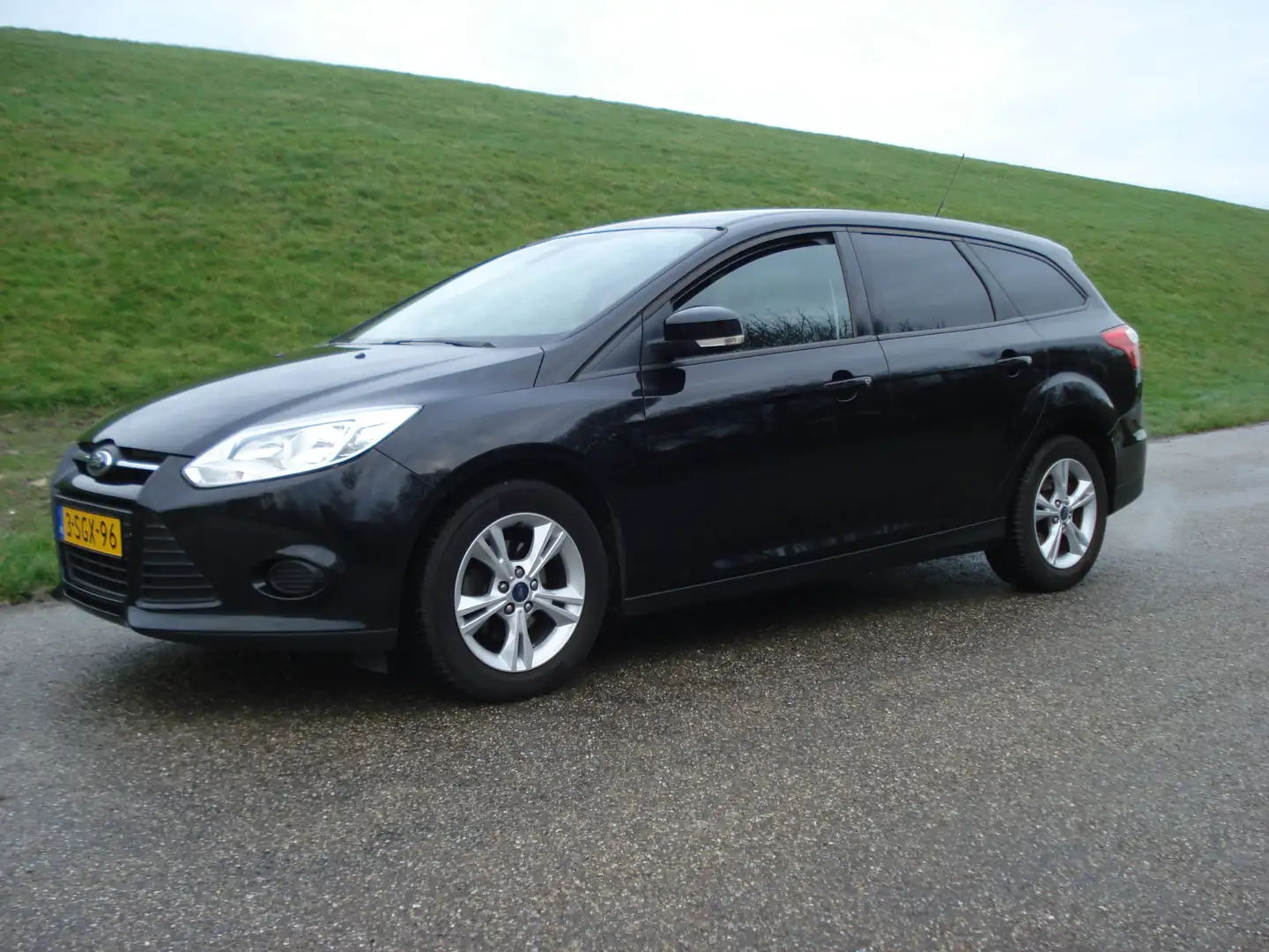Ford Focus 1.0 EcoBoost Edition Zwart - 1