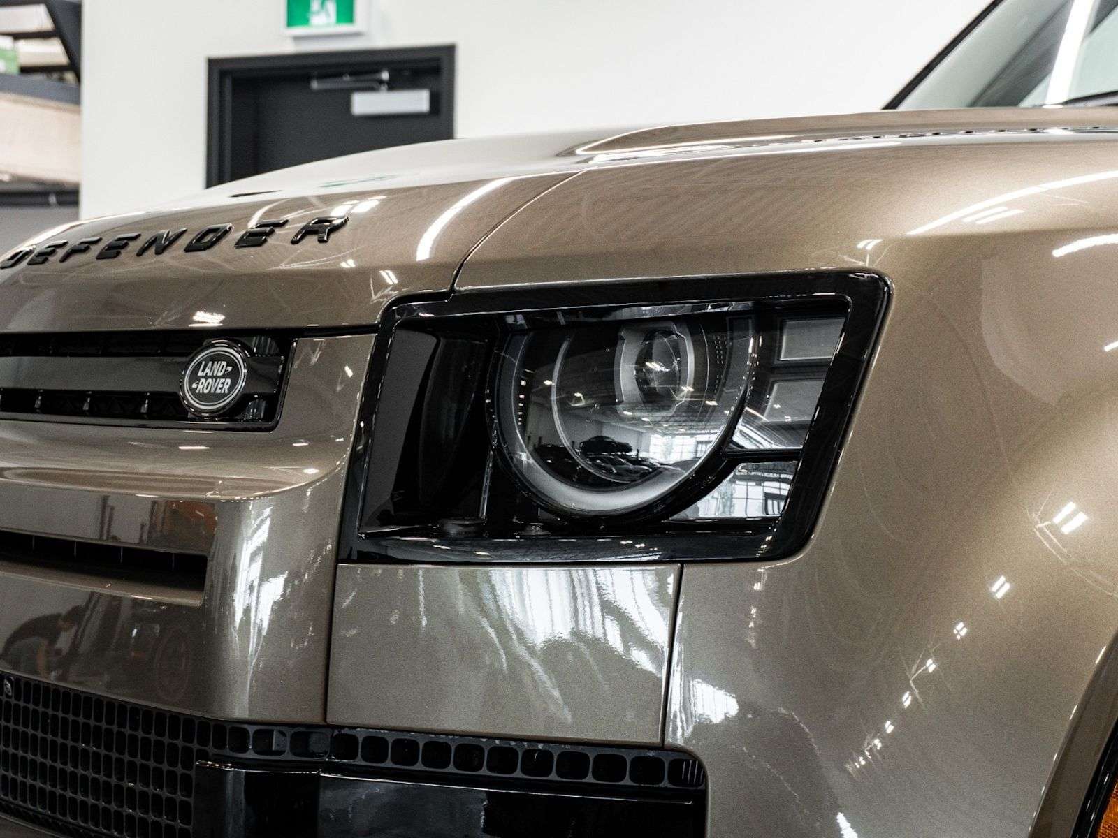 2026 Land Rover Defender 110 P400 X-DYNAMIC SE thumb 13