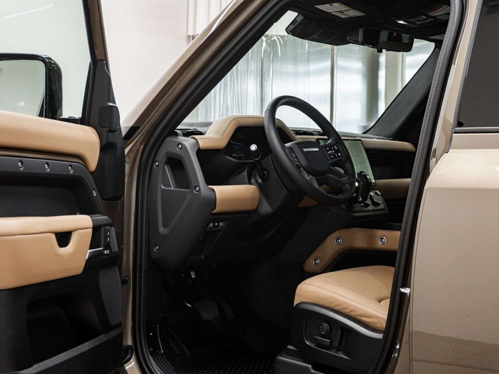 2026 Land Rover Defender 110 P400 X-DYNAMIC SE alt 4