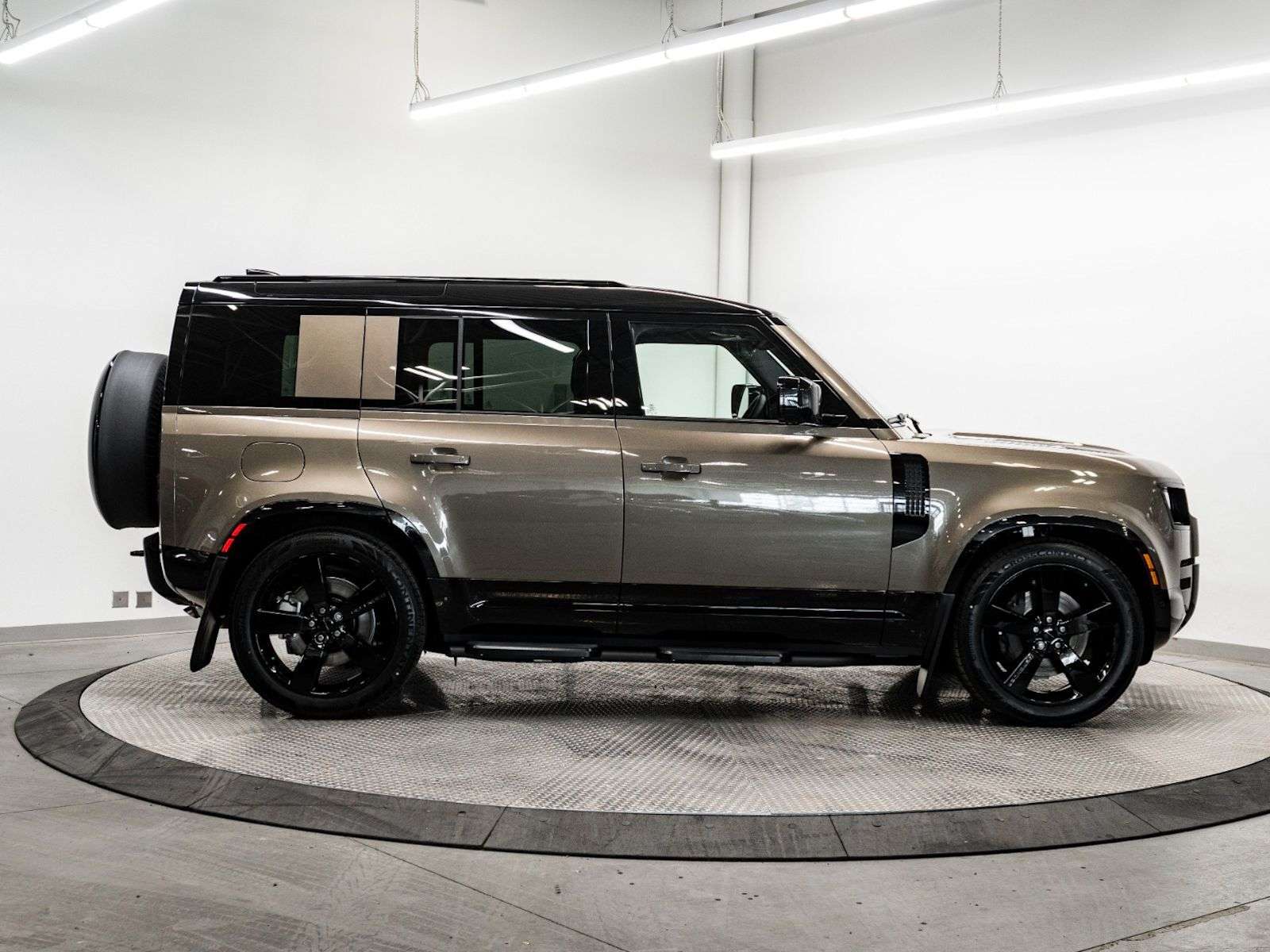 2026 Land Rover Defender 110 P400 X-DYNAMIC SE thumb 7