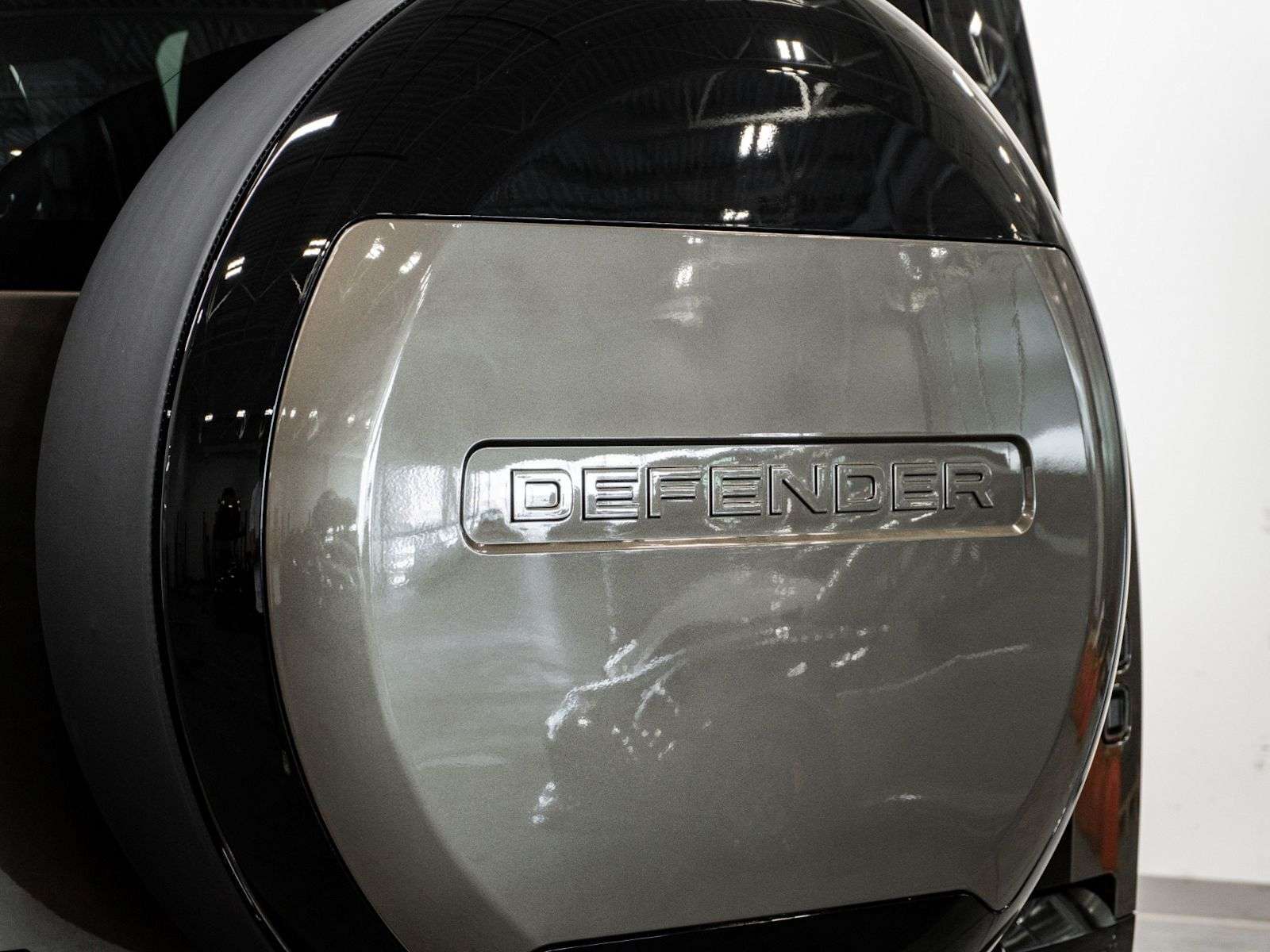2026 Land Rover Defender 110 P400 X-DYNAMIC SE thumb 11