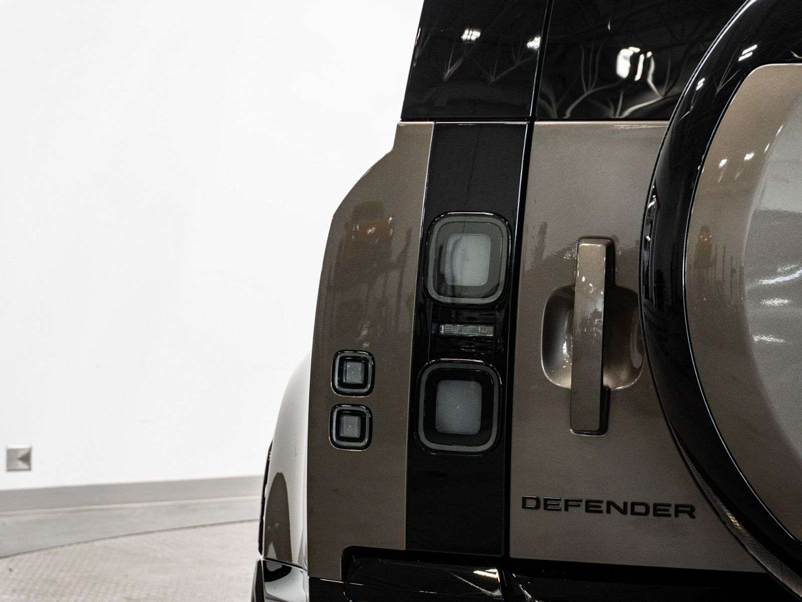 2026 Land Rover Defender 110 P400 X-DYNAMIC SE thumb 14