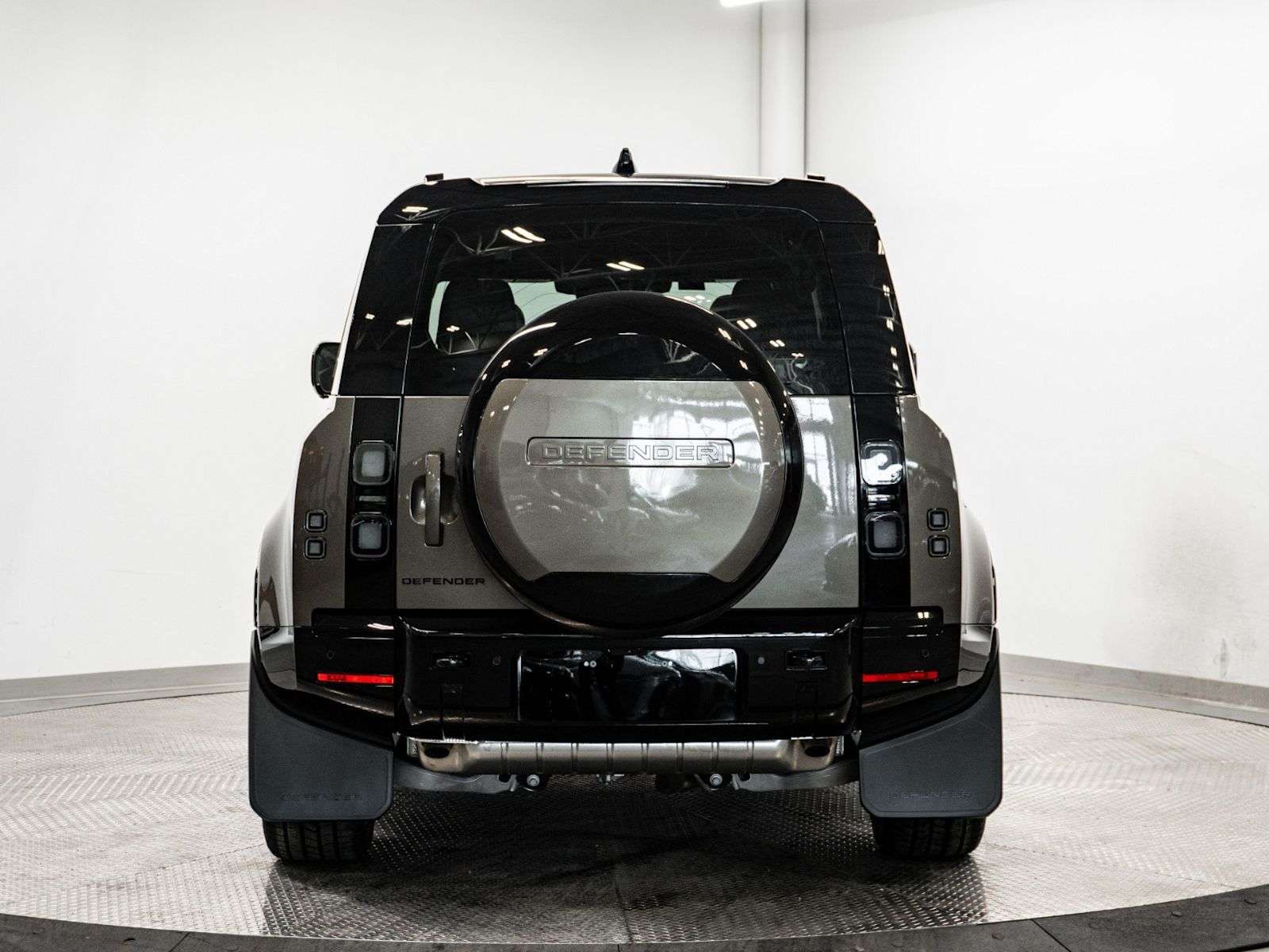 2026 Land Rover Defender 110 P400 X-DYNAMIC SE thumb 6