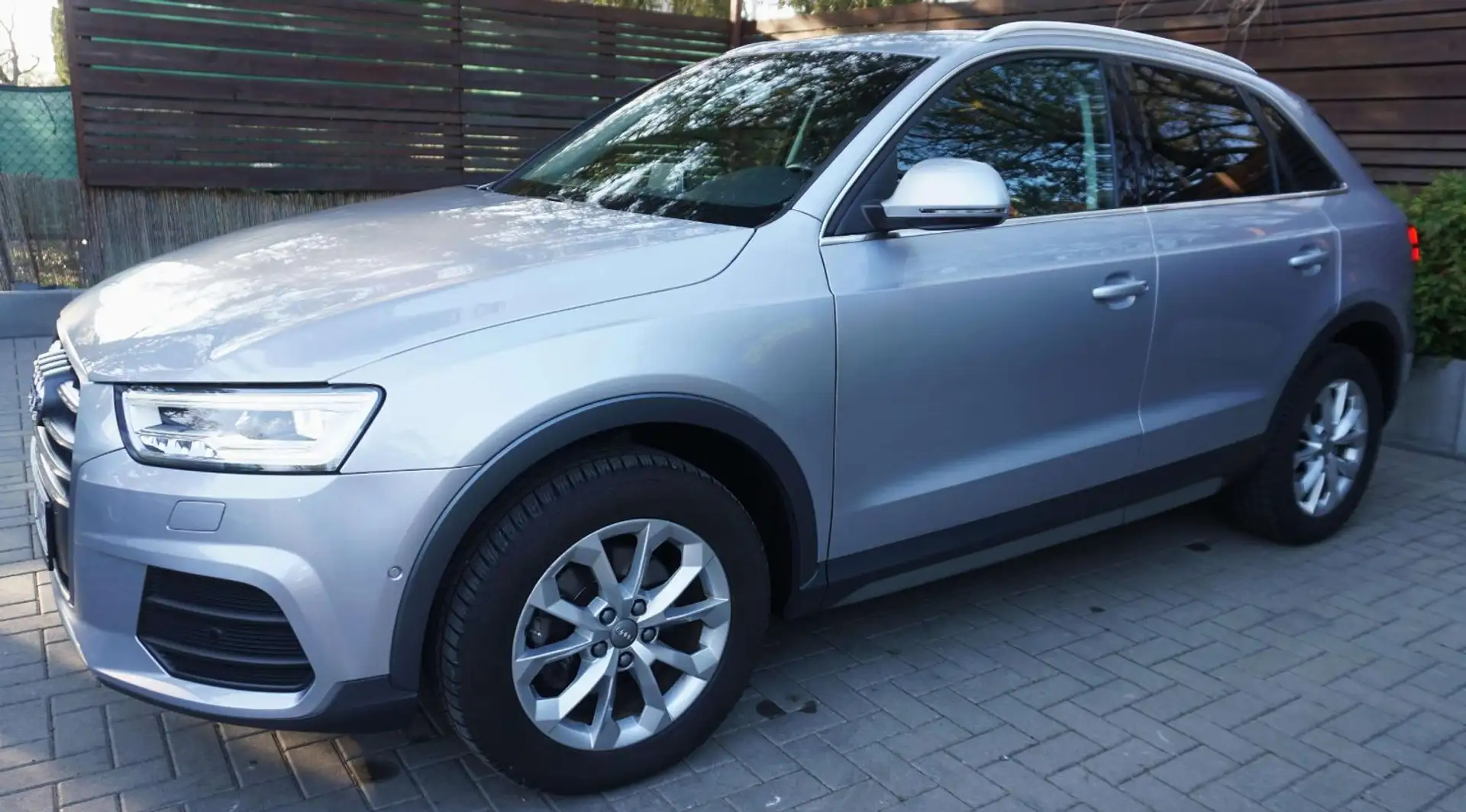 Audi Q3 quattro Scheckh Navi Kamera LED AHK el Heckkl Gris - 2
