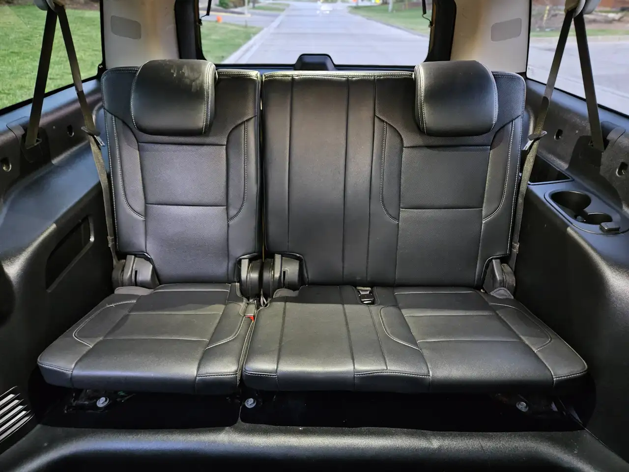Chevrolet Suburban снимка Chevrolet Suburban