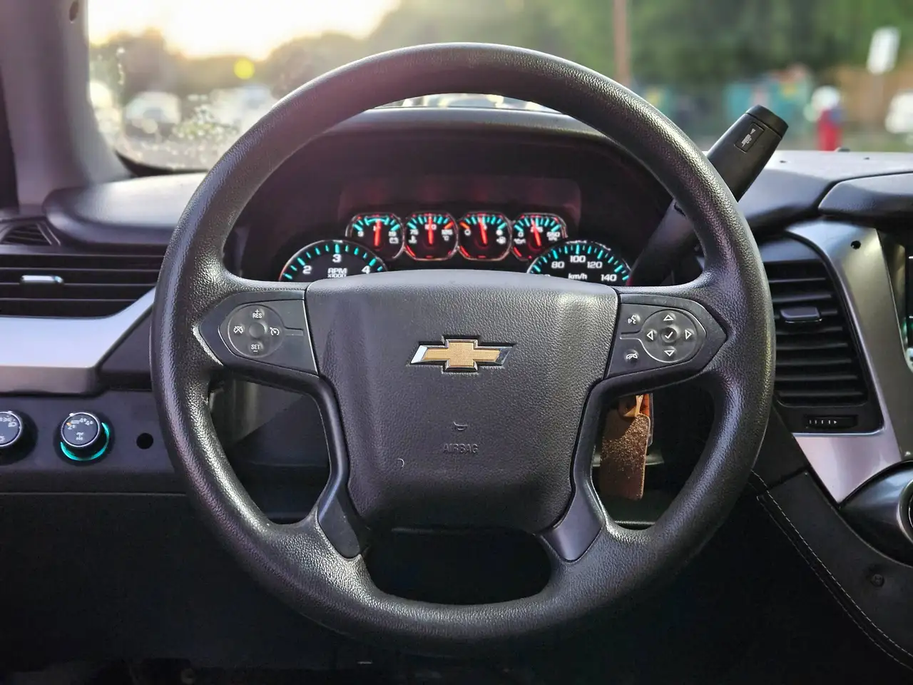 Chevrolet Suburban снимка Chevrolet Suburban