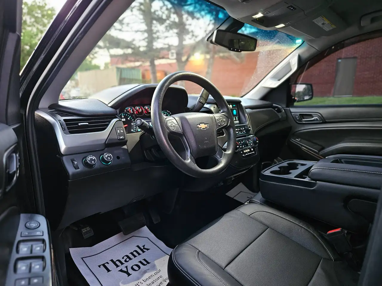 Chevrolet Suburban снимка Chevrolet Suburban
