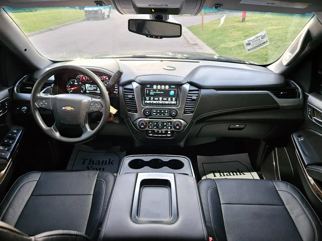 Chevrolet Suburban снимка Chevrolet Suburban