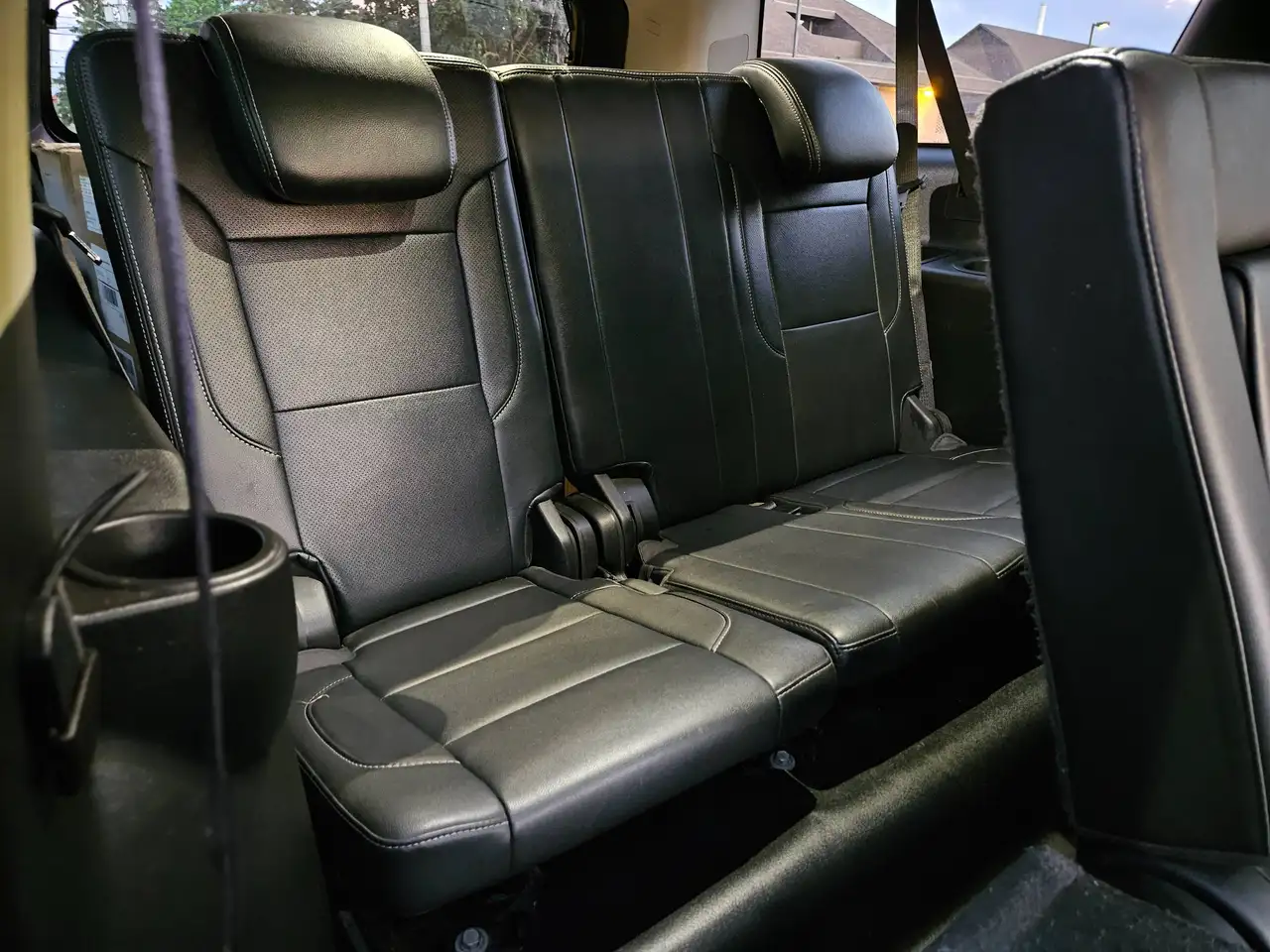 Chevrolet Suburban снимка Chevrolet Suburban