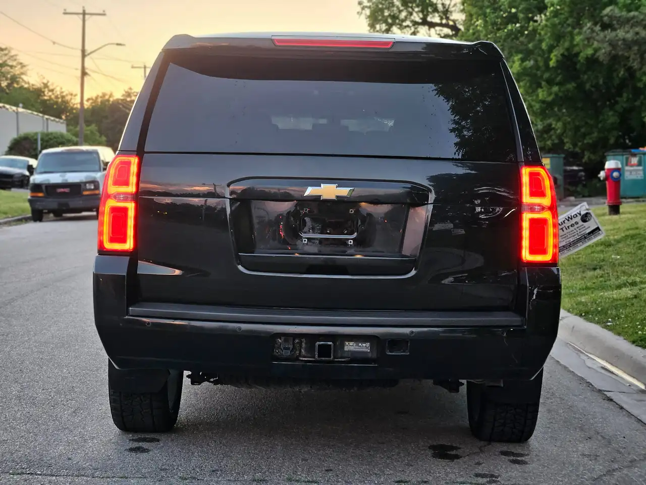 Chevrolet Suburban снимка Chevrolet Suburban