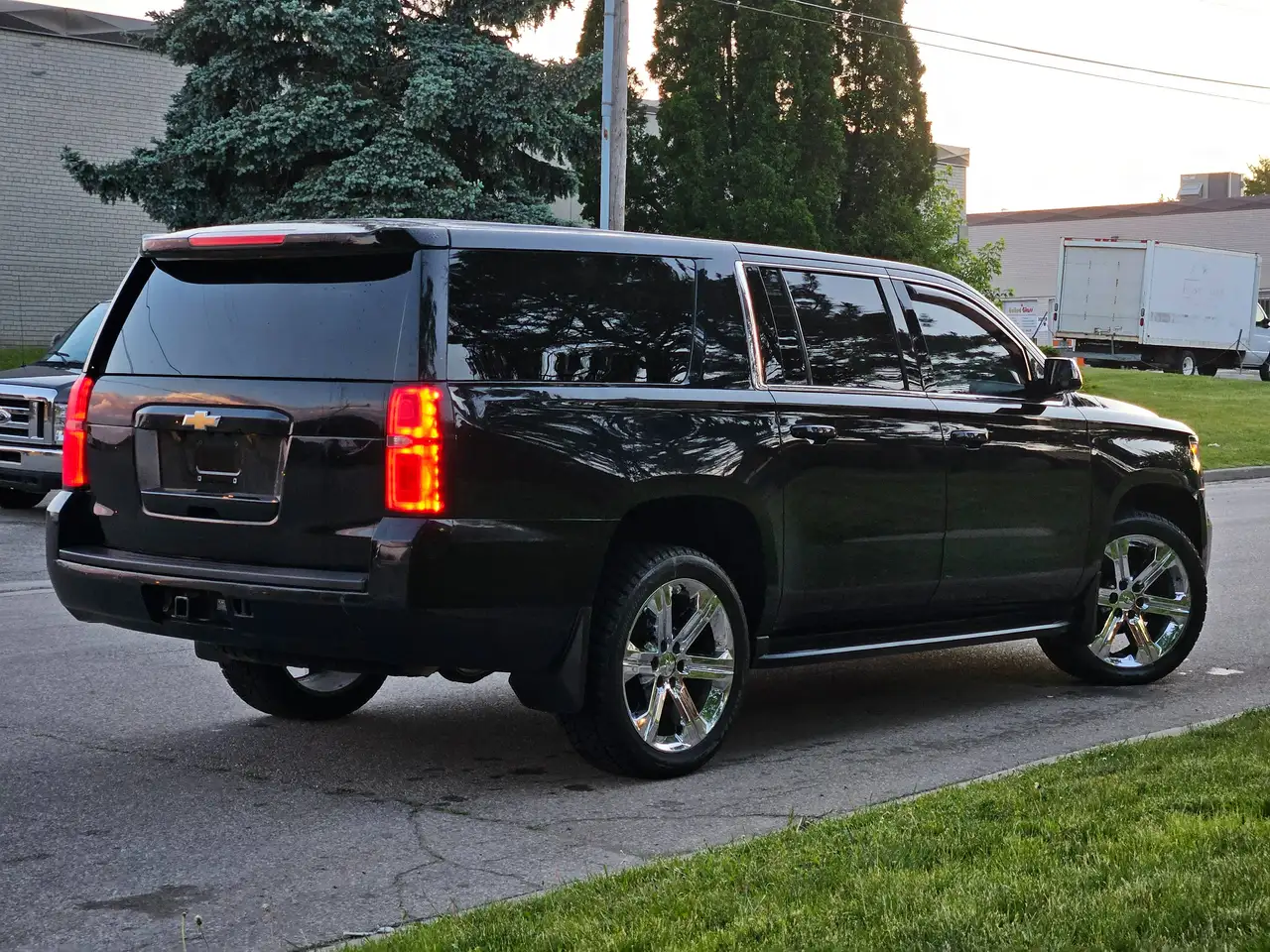 Chevrolet Suburban снимка Chevrolet Suburban