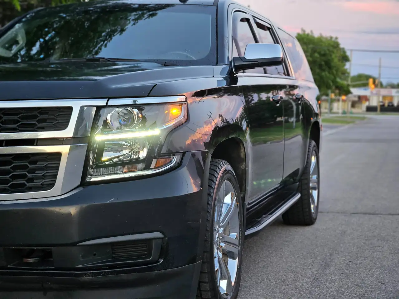 Chevrolet Suburban снимка Chevrolet Suburban