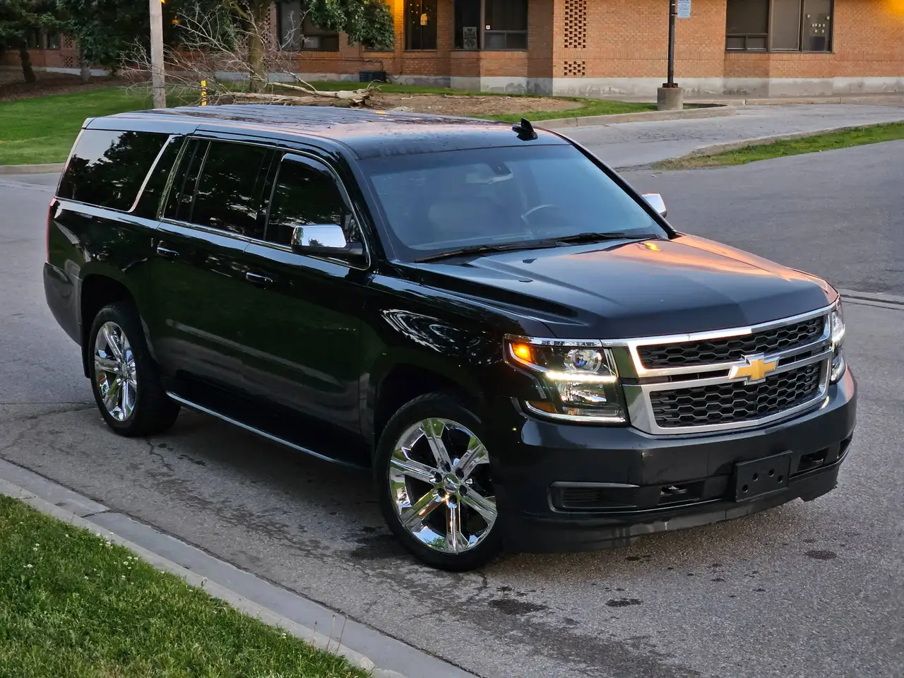 Chevrolet Suburban снимка Chevrolet Suburban