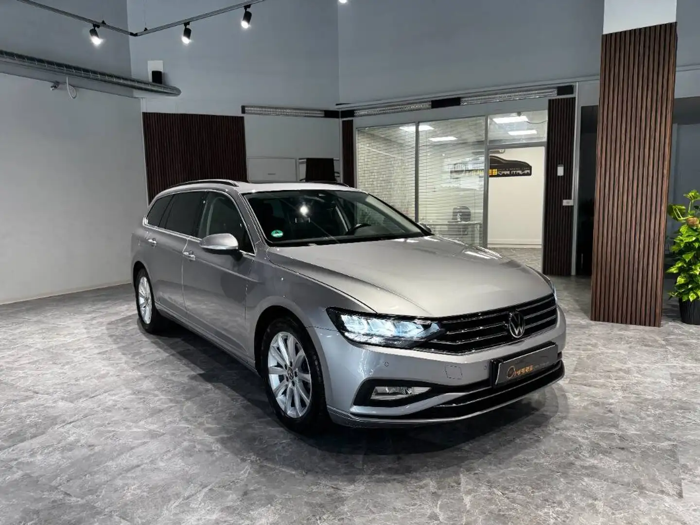 Volkswagen Passat Variant 2.0 Tdi 150cv DSG LED Camera360 PDC Navi Paddles Grau - 2