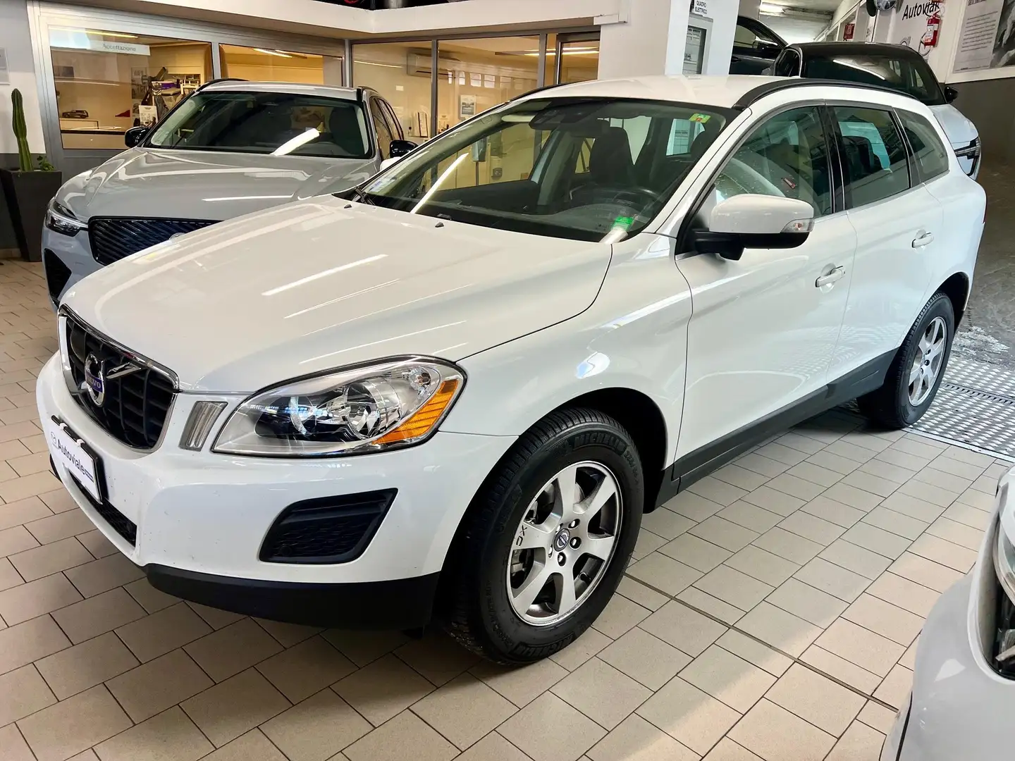 Volvo XC60 XC60 I 2008 2.0 d3 Momentum geartronic Tagliandata Blanc - 1