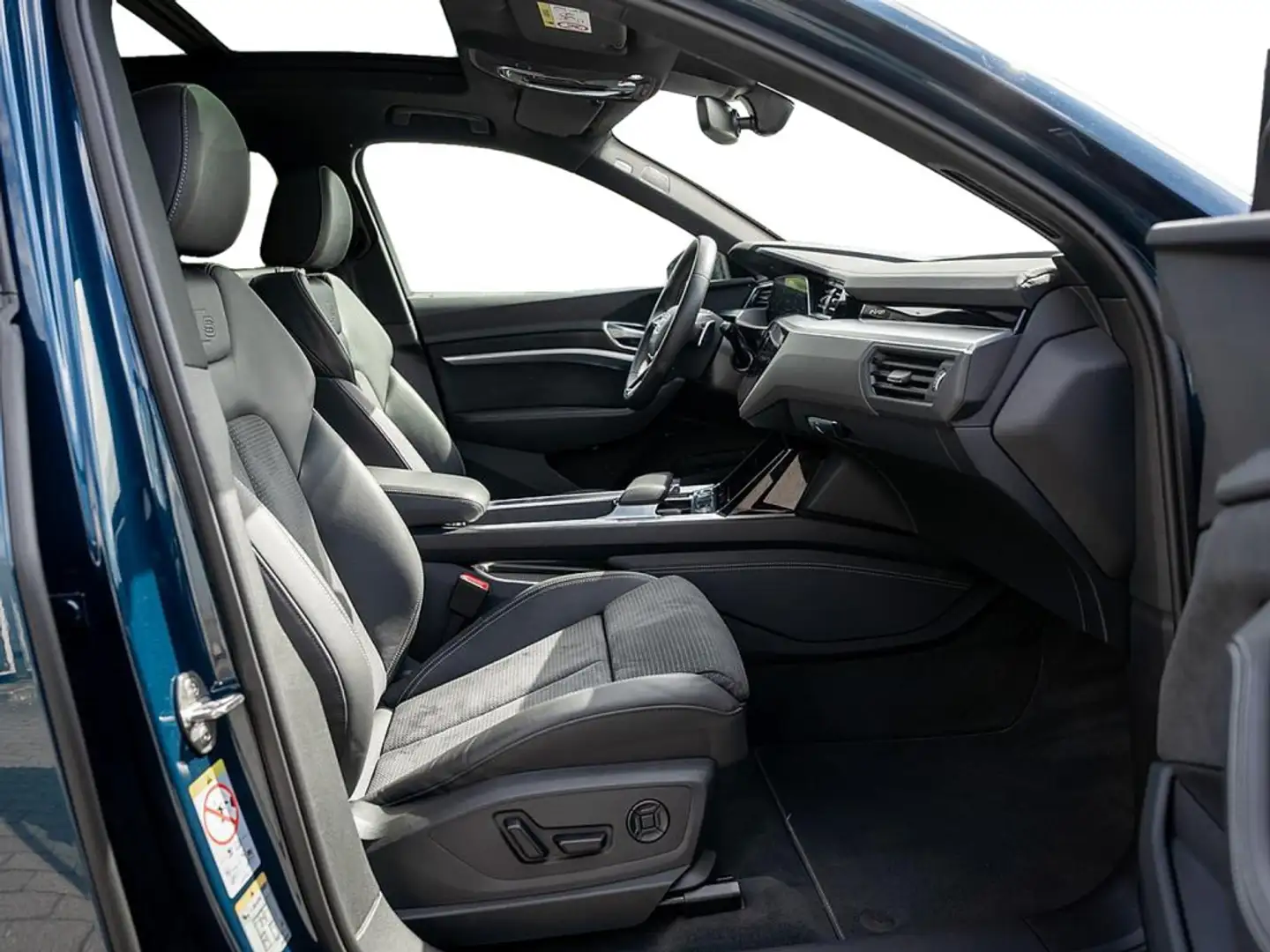 Audi e-tron 55 quattro advanced AHK Pano Matrix B& Blau - 2