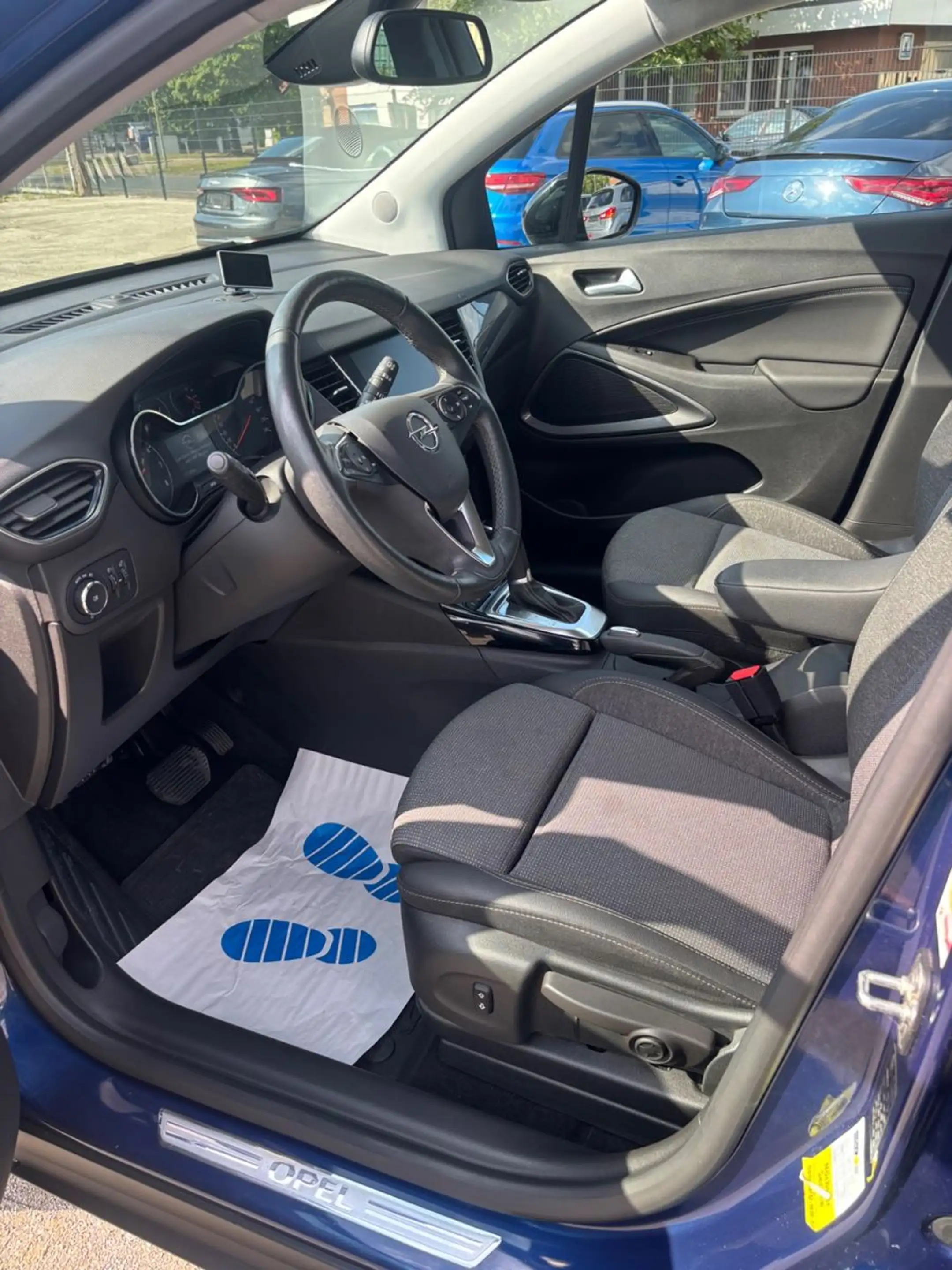 Opel Crossland X — photo 11