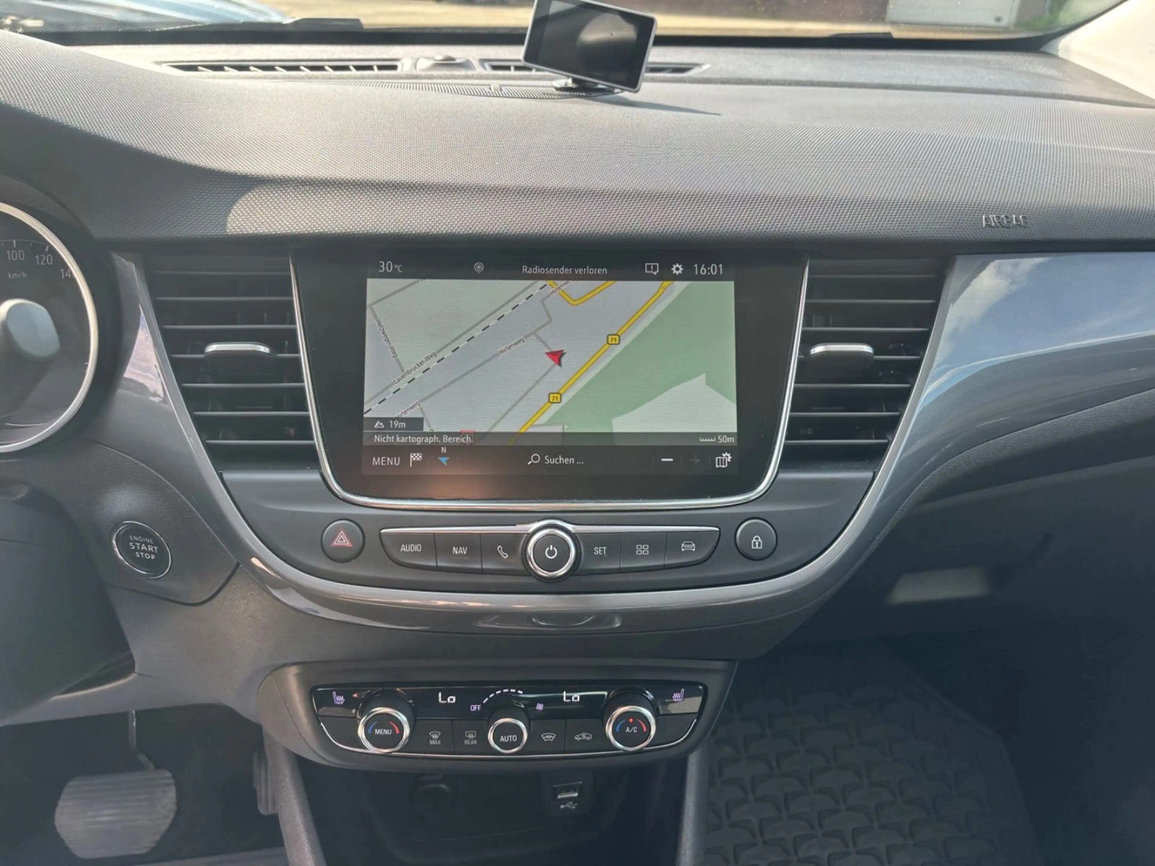 Opel Crossland X — photo 13