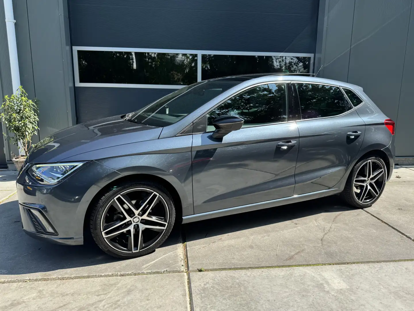 SEAT Ibiza 1.0 TSI 115pk DSG FR Business Intense LED Panorama Gris - 2