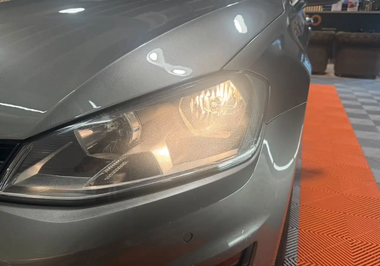 Volkswagen Golf Standard Model — photo 17