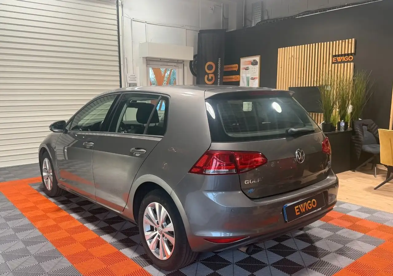 Volkswagen Golf Standard Model — photo 21