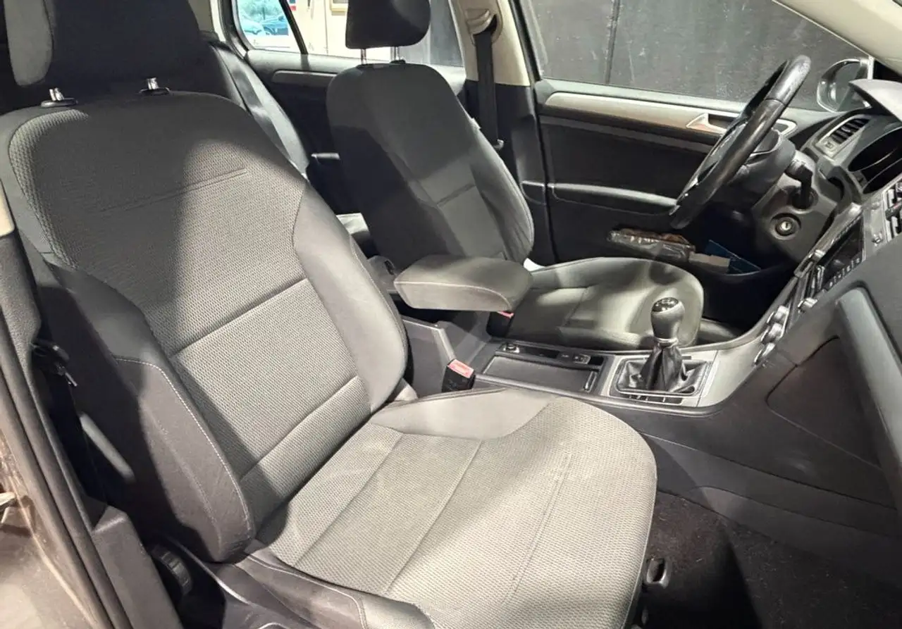 Volkswagen Golf Standard Model — photo 6