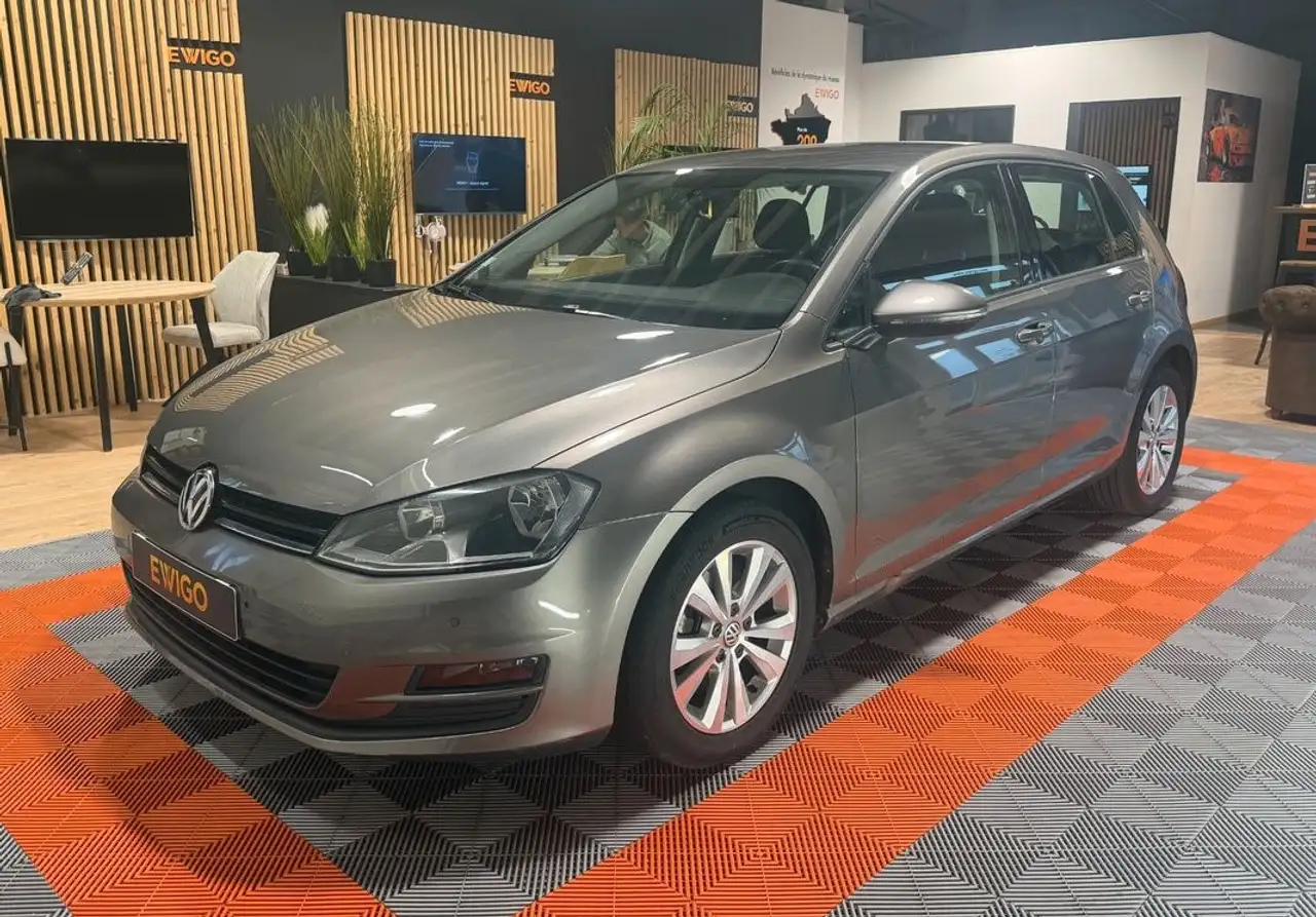 Volkswagen Golf Standard Model — photo 18