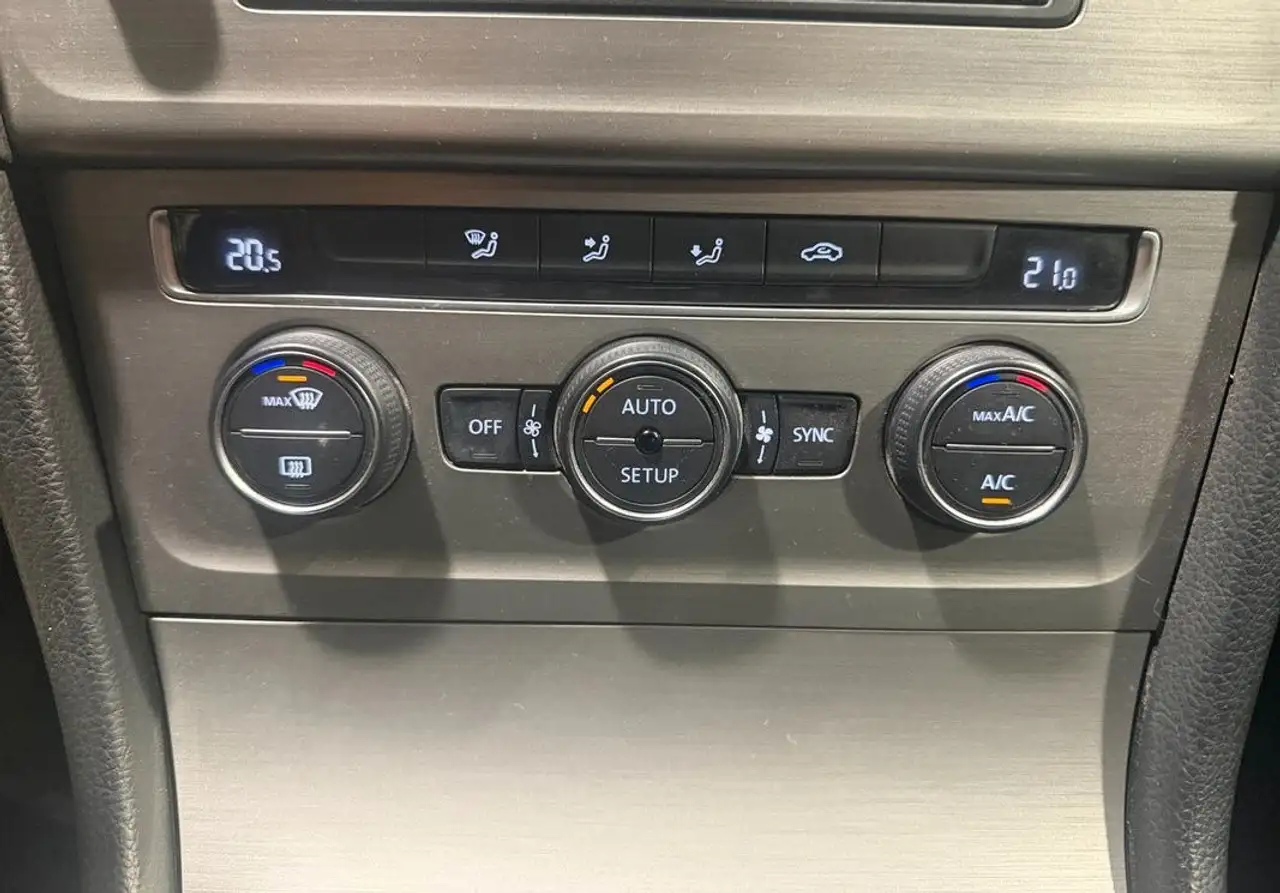 Volkswagen Golf Standard Model — photo 13