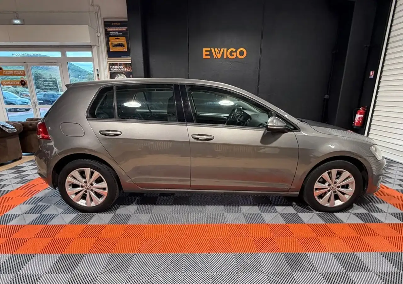 Volkswagen Golf Standard Model — photo 23