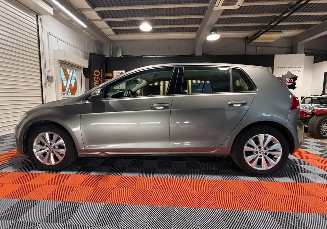 Volkswagen Golf Standard Model — photo 20