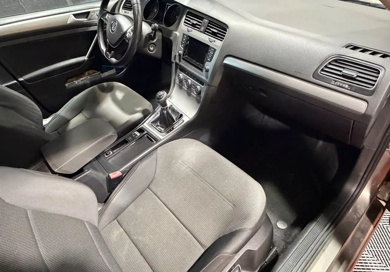 Volkswagen Golf Standard Model — photo 30