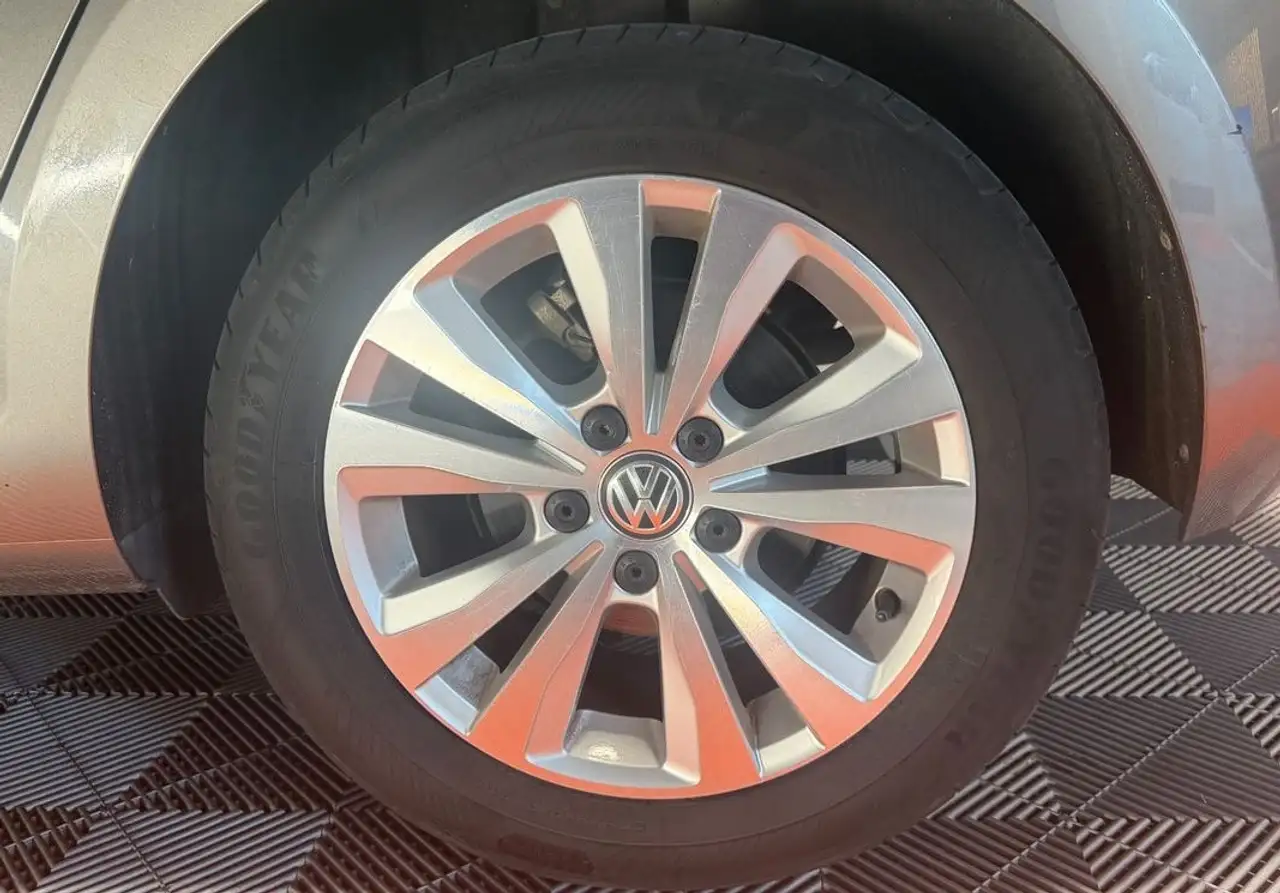 Volkswagen Golf Standard Model — photo 24