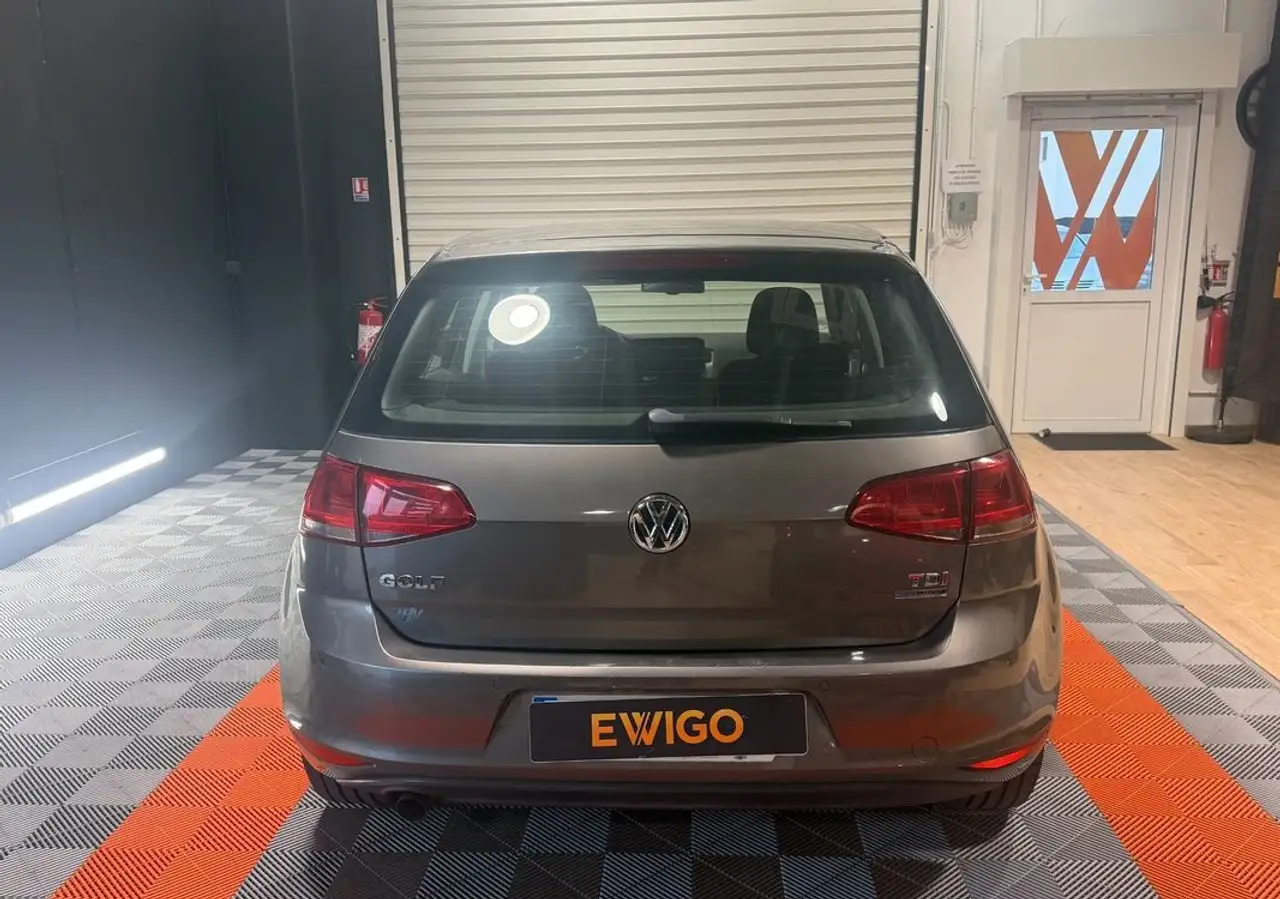 Volkswagen Golf Standard Model — photo 22