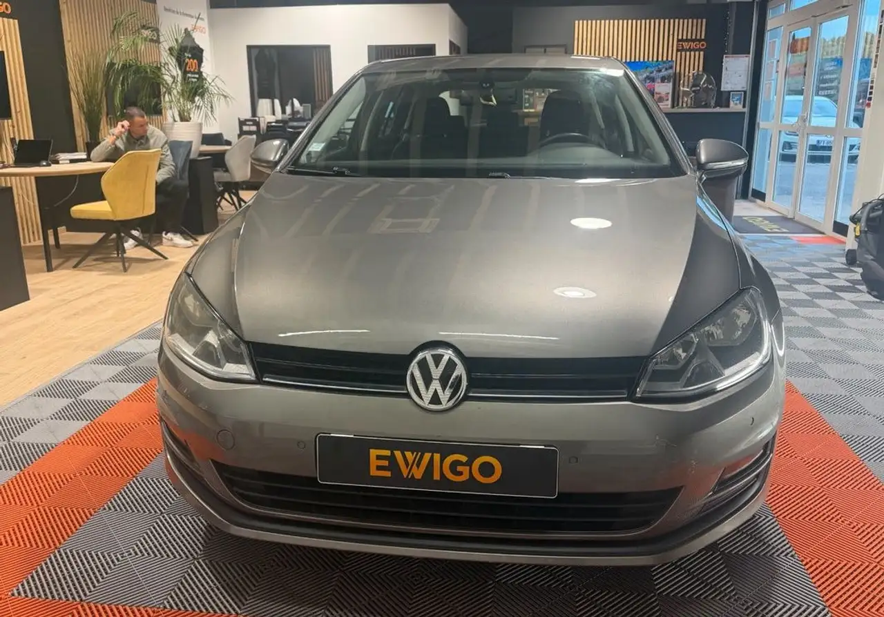 Volkswagen Golf Standard Model — photo 19