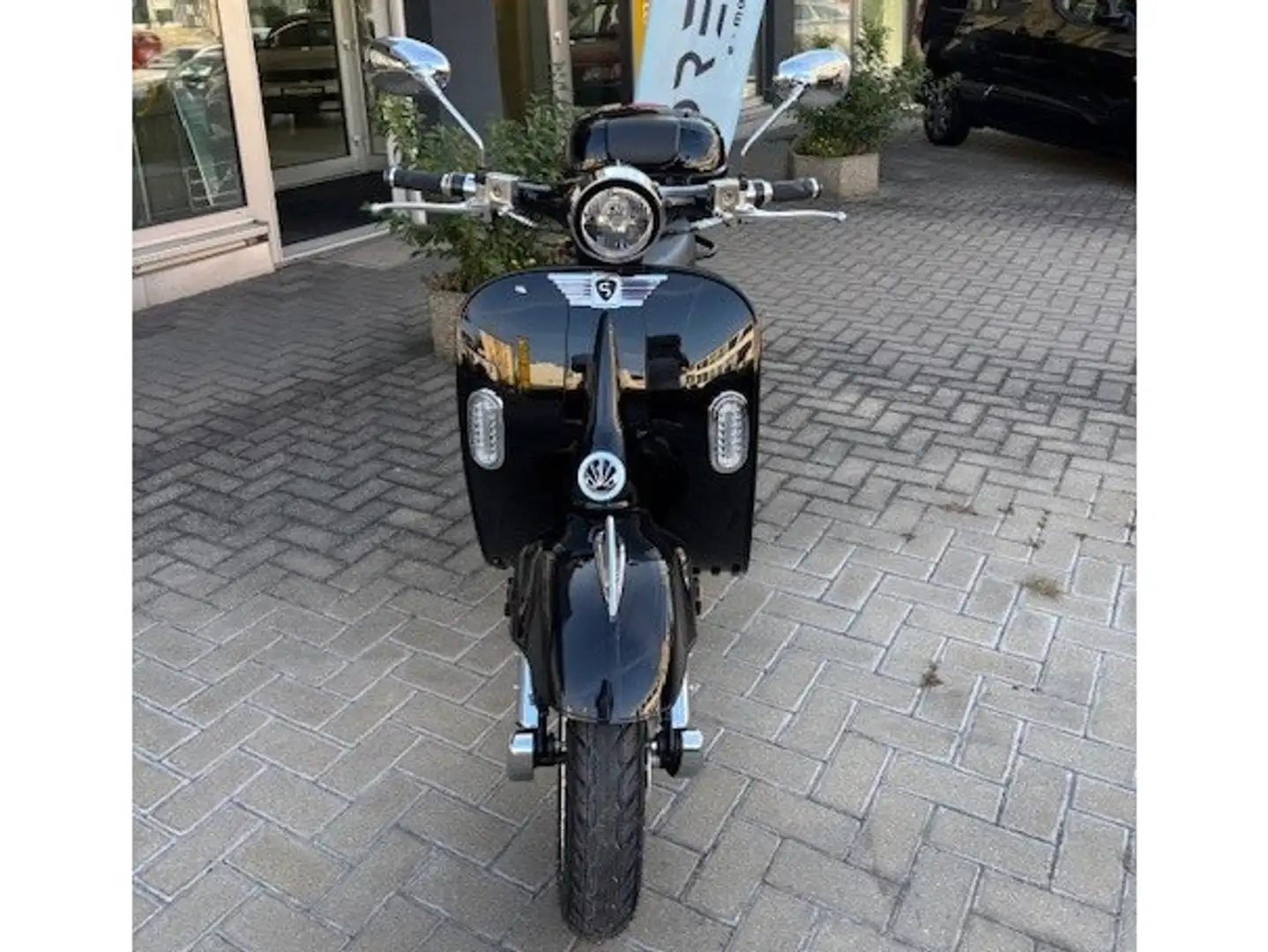 Dreems Amalfi S e-Roller 75km/h inkl. Top Case LED Negro - 2