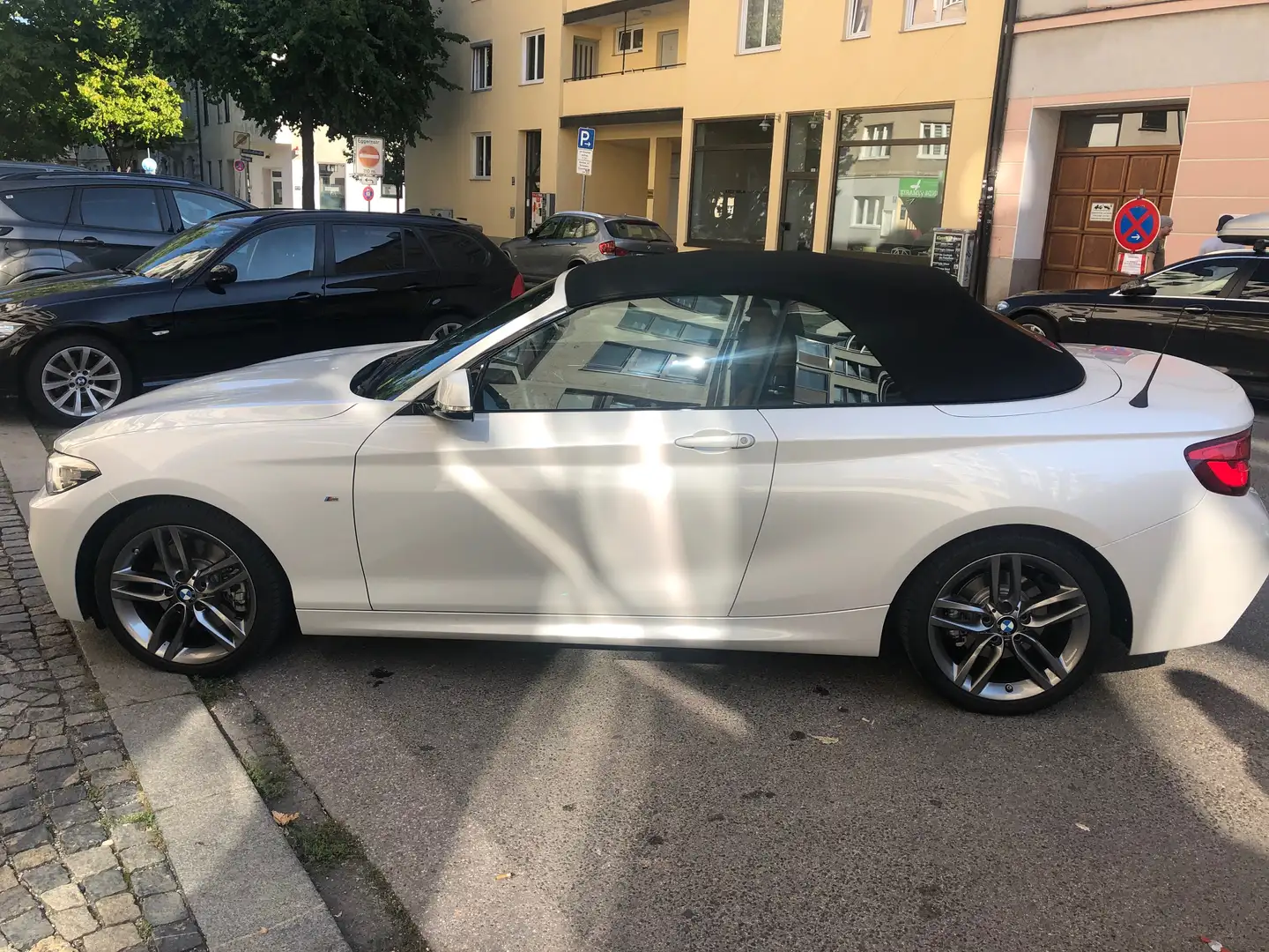 BMW 230 2er 230i Cabrio Aut. M Sport White - 2