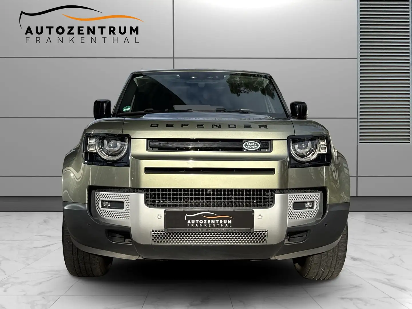 Land Rover Defender 110 SE ACC PANO LEDER AHK LED Grün - 2