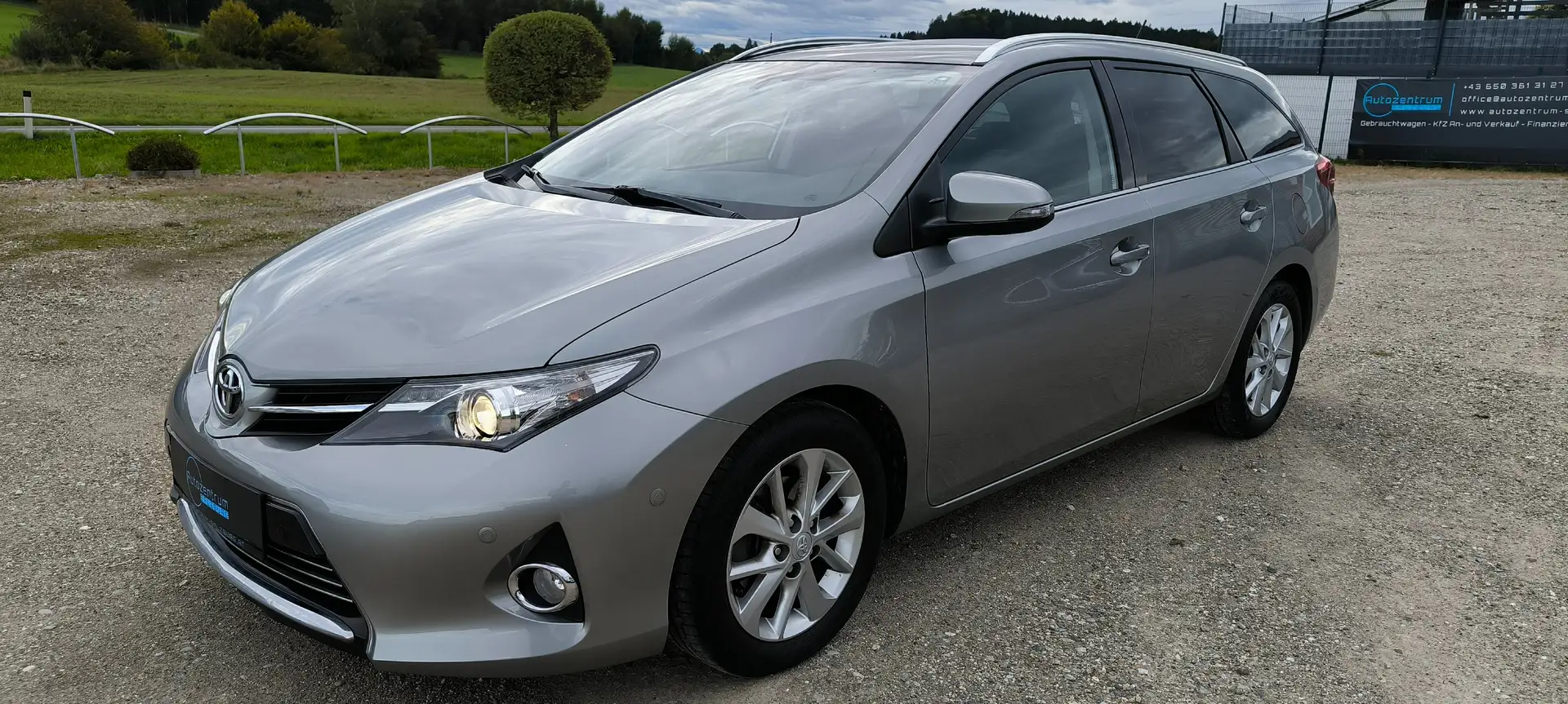 Toyota Auris 1.4 Diesel Sport Touring AB 149 EUR/MONAT Grau - 1