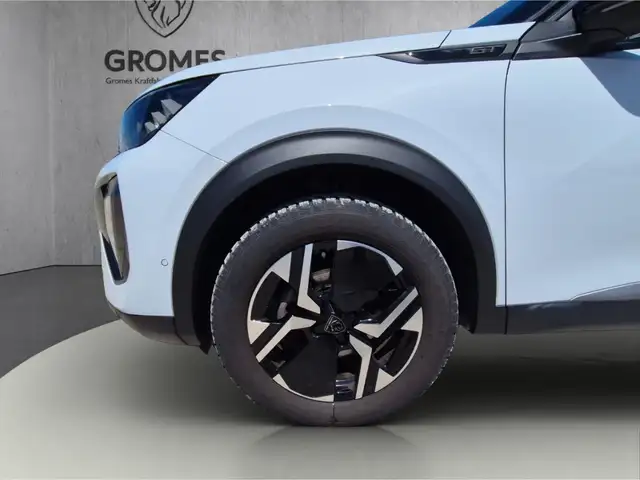 Peugeot 2008 view 11
