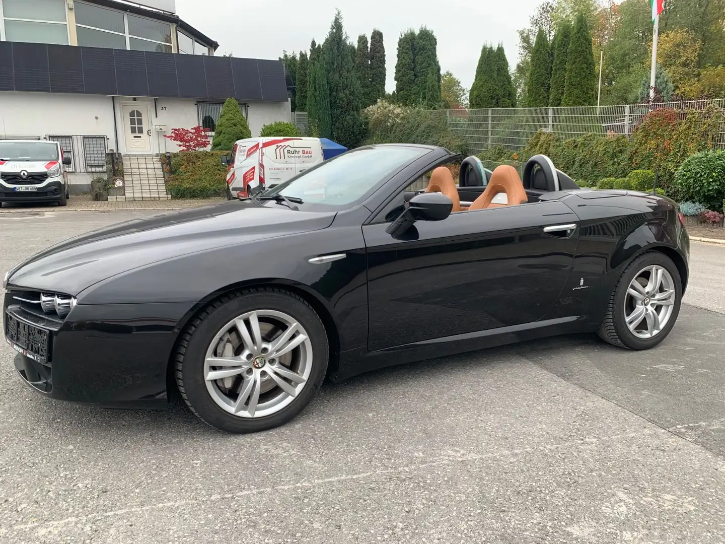 Alfa Romeo Spider 1.8 16V TBi*Navi*Xenon*Bose*Leder*1 Hand Schwarz - 1