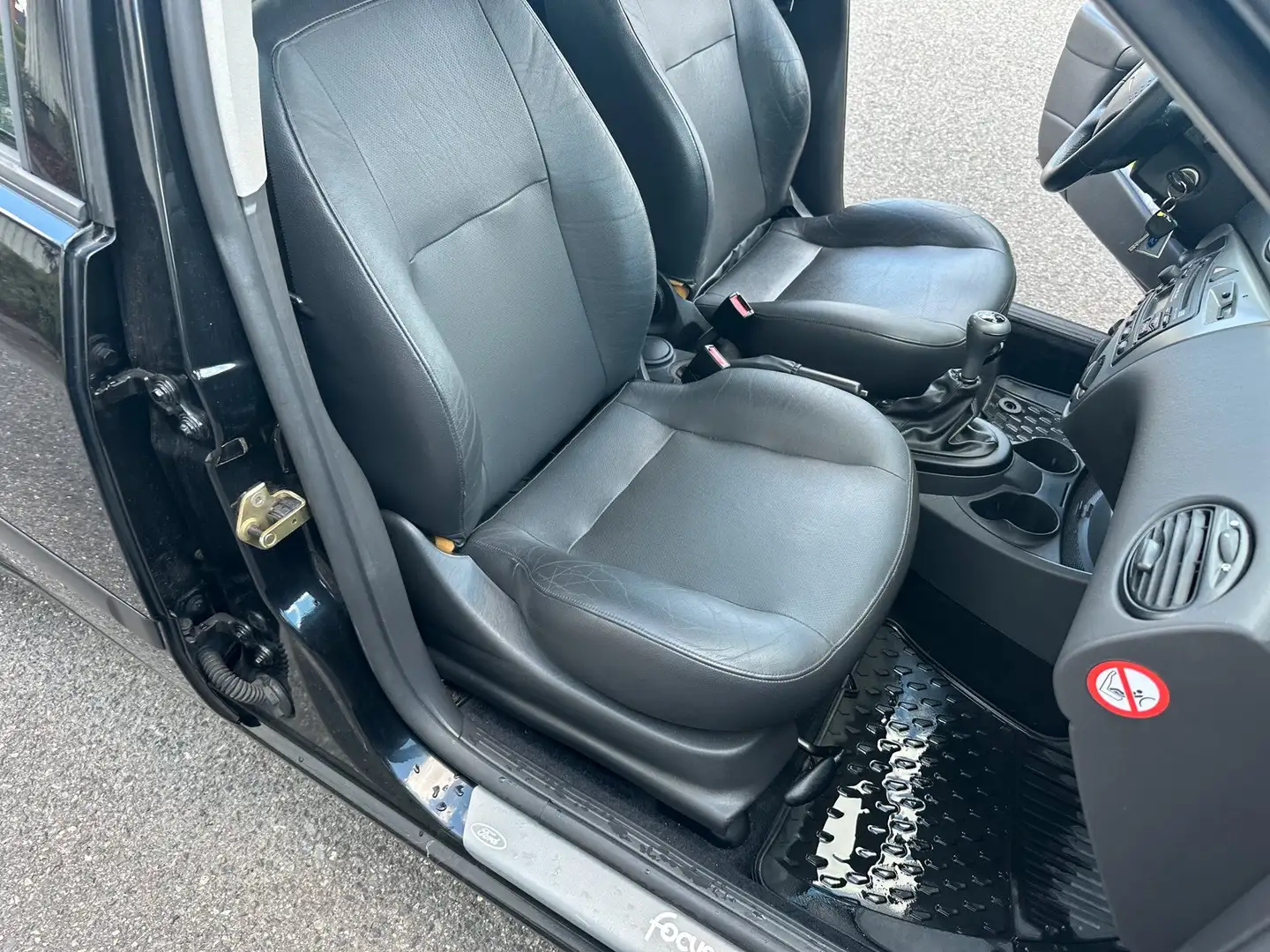 Ford Focus Focus 5p 1.6i 16v Ambiente FL Noir - 2