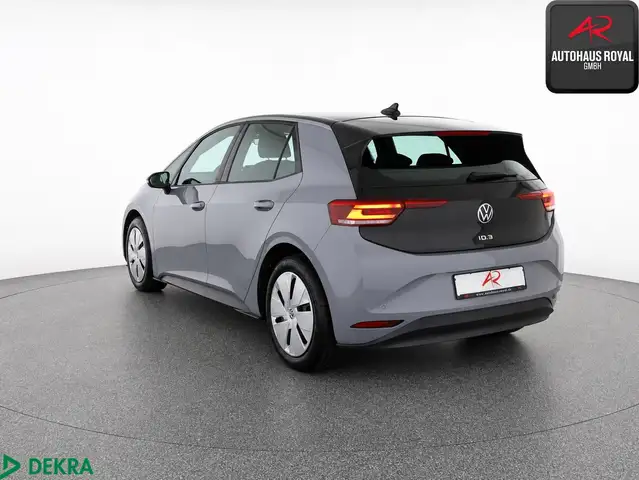 Volkswagen ID.3 view 2