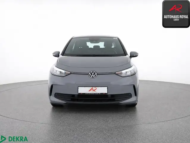 Volkswagen ID.3 view 7