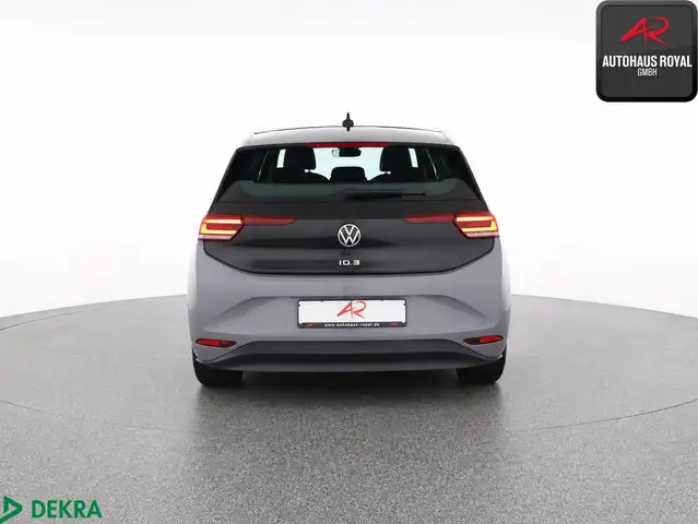Volkswagen ID.3 view 3