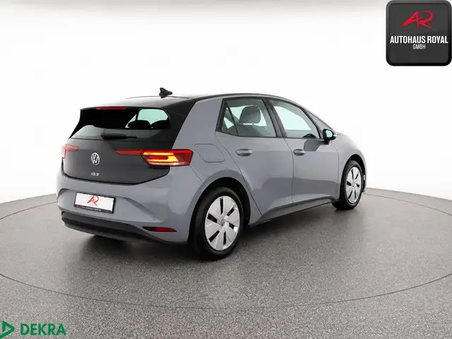 Volkswagen ID.3 view 4